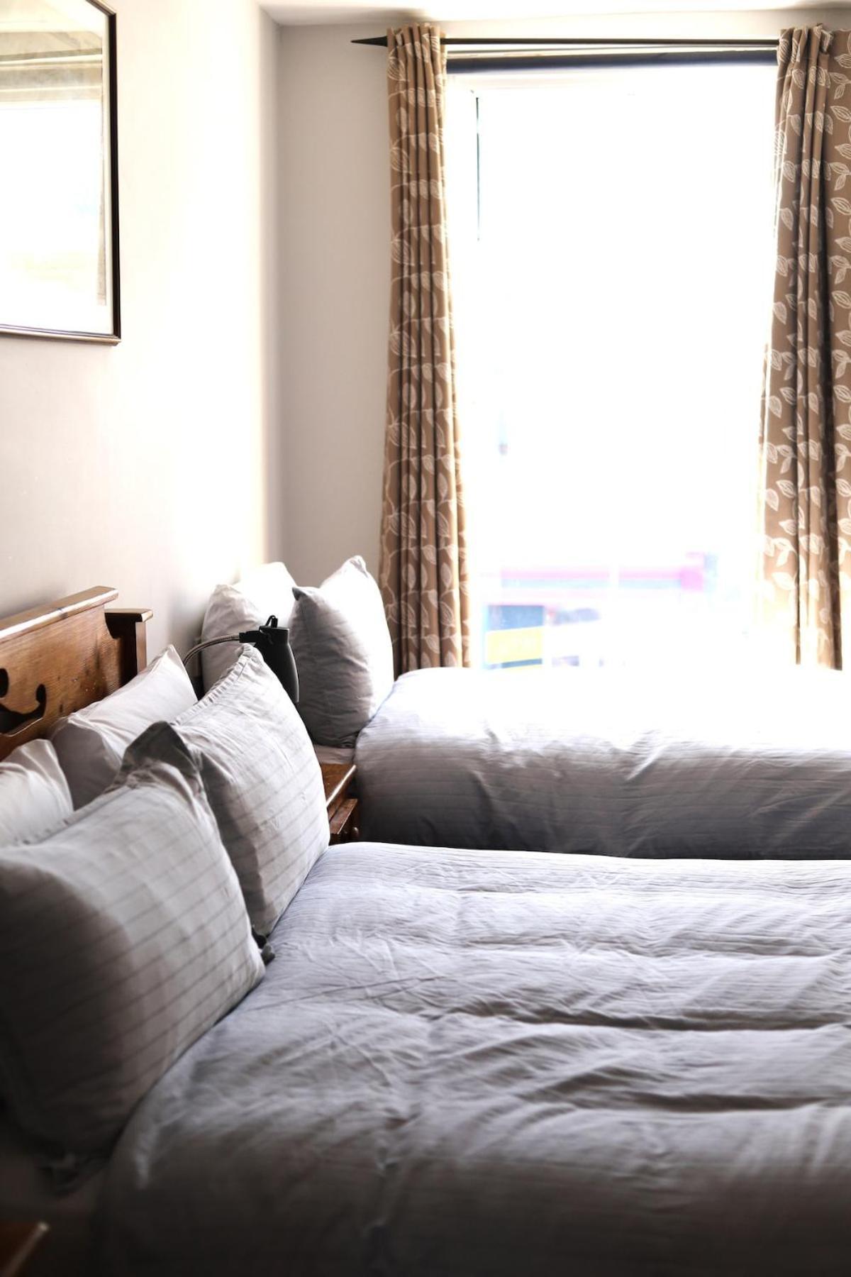 Ashes Seafood Restaurant Accommodation Dingle Esterno foto